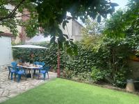 Lovely house with garden Paris Flea Market - Chambres d’hôtes Saint-Ouen