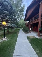 3BR Mountain Condo Pet Friendly - B&B Victor