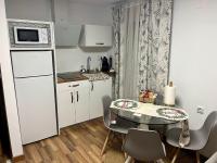 One-Bedroom Apartment with stair access 