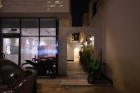 Studio with Master Bed & Self Entry - Ferienwohnung Riad