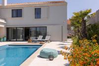 Villa Amorosa, Luxury Villa with Large heated Pool & Sea View, Lošinj Island - Chambres d'hôtes Nerezine