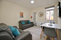 Hastings Manor - Free Netflix, Parking, WiFi & Private Garden - B&B Coventry