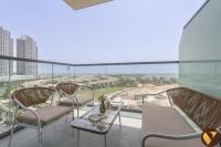 Vogue Vacation Homes, Damac Hills Golf Gate near First Avenue Mall, Two Bedroom Apartment with Balcony and Vibrant Community View, Access to all Amenities - Bed and Breakfast Dubai