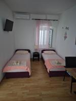 Chambre Lits Jumeaux avec Salle de Bains