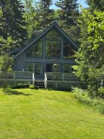 Outta Range Outta Range, A Cozy Log Home Retreat - Bed and Breakfast Rangeley
