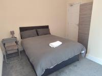 En-Suite Double-Bedroom in the Heart of Salford Manchester CR4 Perfect for Short Stays - B&B