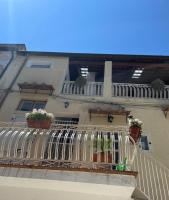 Apartment mit 2 Schlafzimmern und Terrasse