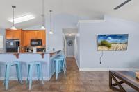 Charming 3BD/2BA HOME close to the BEACH! Sleeps 8! - Bed and Breakfast Panama City Beach