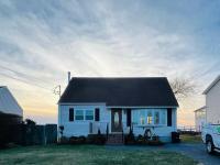Waterfront Designer Retreat! Stunning Sunsets! Less than 5 minutes to the beach! - B&B