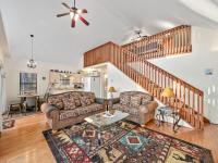 Lazy Bear Retreat Mountain Views-Hot Tub-FirePit - Bed and Breakfast Whittier