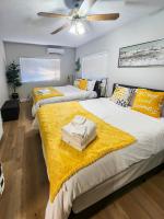 Relaxing Cozy Back House with Backyard - B&B