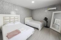 Casa con piscina cerca al aeropuerto - B&B Malambo