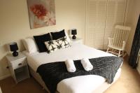 Two-Bedroom Apartment Upstairs - Mews