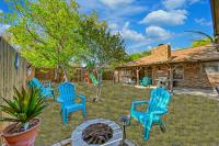 Kerrville Hidden Gem with Firepit and Grill - Great Location - B&B