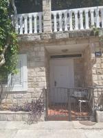 Pet Friendly Apartment Ground Floor - Chambres d’hôtes Petrovac na Moru