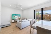 Cozy Stay 4BR Townhouse - Chambres d’hôtes Pimpama