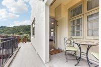 The Signal - Stylish Deco Apt with Deck and Marina View - B&B Picton