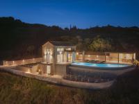 Sundara Estate, Exclusive Seaview Villa with Grand Pool & Direct Beach Access - B&B Ratzaklí