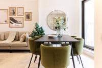 The South Wimbledon Escape - Lovely 3BDR with Balcony - Bed and Breakfast Londen