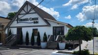 Drakes Creek Inn - formerly The Relax Inn - Bed and Breakfast Hendersonville