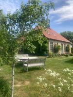 Verwalterhaus mit Blick auf die Pferdeweide -Gut Wittmoldt- - B&B Wittmoldt