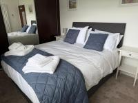 Ground Floor Beachside Apartment - B&B Deganwy
