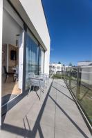 Apartament Ustka Holiday - Black Alice z balkonem i klimatyzacją - Chambres d'hôtes Ustka