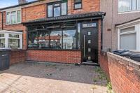 Luxury 4 Bedroom House with Free Parking - Chambres d’hôtes Birmingham