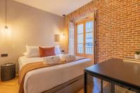 One-Bedroom Apartment with View