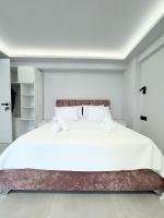 Deluxe Double Room with Balcony and Sea View