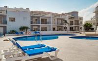 Serenity Apartment with Pool - B&B Paralímni