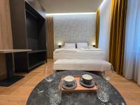 Studio Lit King-Size Deluxe