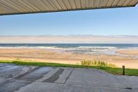 Ocean view studio no stairs-Full Kitchen Patio - B&B Lincoln City