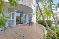 Broadbeach Retreat Pool, Tennis Walk to Beach - B&B Gold Coast