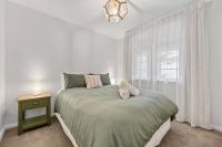 Central Art Deco #5 - B&B Picton