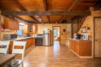 Cabin near Asheville, Hatley Pt, hot tub, views - Chambres d’hôtes Mars Hill