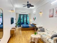 Moon Homestay, old quarter, with large balcony - B&B Hanoi