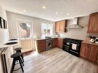 Modern 5 Bedroom House with Parking in Central Milton Keynes - B&B Milton Keynes