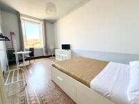 Free Parking 5 minutes from the station - B&B La Spezia