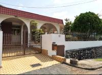 Spacious Seremban Retreat Home with Wi-fi & TV Box - B&B