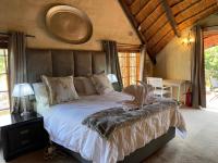 Zimmer mit Queensize-Bett und Balkon