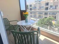 LotusEscape Modern Apartment, 7 Minutes Walk to Promenade St Pauls Bay - B&B San Pawl il-Baħar
