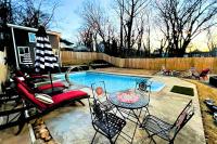 Luxe 4 Bed ATL Retreat - Pool Fire Sauna Theater - B&B Atlanta