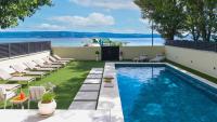 Beachfront Villa Erce with private 40sqm heated pool, a Gym, 7 en-suite bedrooms, a rooftop terrace, 2 living areas - B&B Duće