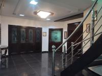 Lavish Multi-Level Holiday Home Options Near Emporium Mall & Expo Center - Chambres d'hôtes Lahore