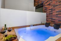 Casa Solei 12-9 - Stylish Apt with Jacuzzi & AC - Bed and Breakfast El Pueblito