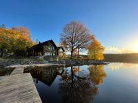 Peaceful lakefront retreat surrounded by nature - Ferienwohnung Lerum