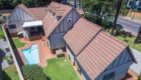 Elegant 5BR House with Pool, Gourmet Kitchen and Reliable Generator - B&B