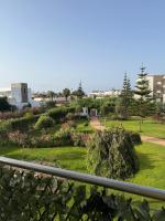 Appartement perla p2 saidia à 5min à pieds de la plage - uniquement familles et couples mariés - piscine fermée cette année - Chambres d'hôtes Saidia