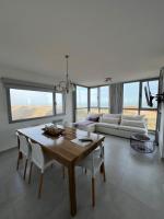 Departamento de lujo frente al mar con vista panorámica, pileta y cochera privada - Ferienwohnung Monte Hermoso